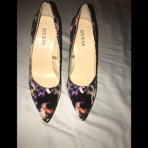 Guess Floral Pumps